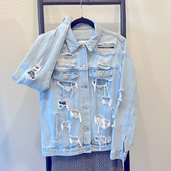 ❌SOLD❌Forever 21 Perfectly Distressed Oversized Denim Jacket - Picture 9 of 10